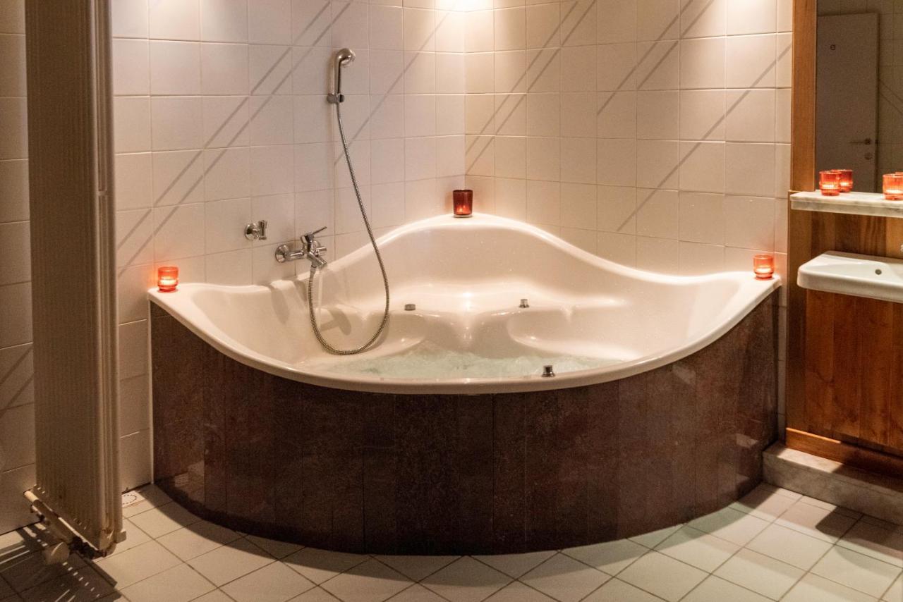 Beautyd Red Room Centrum Gullegem Wevelgem Buitenkant foto